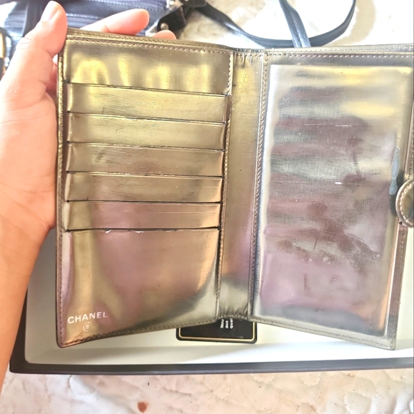 CHANEL GAMAGUCHI GOLD FOLIO WALLET - Picture 3 of 7